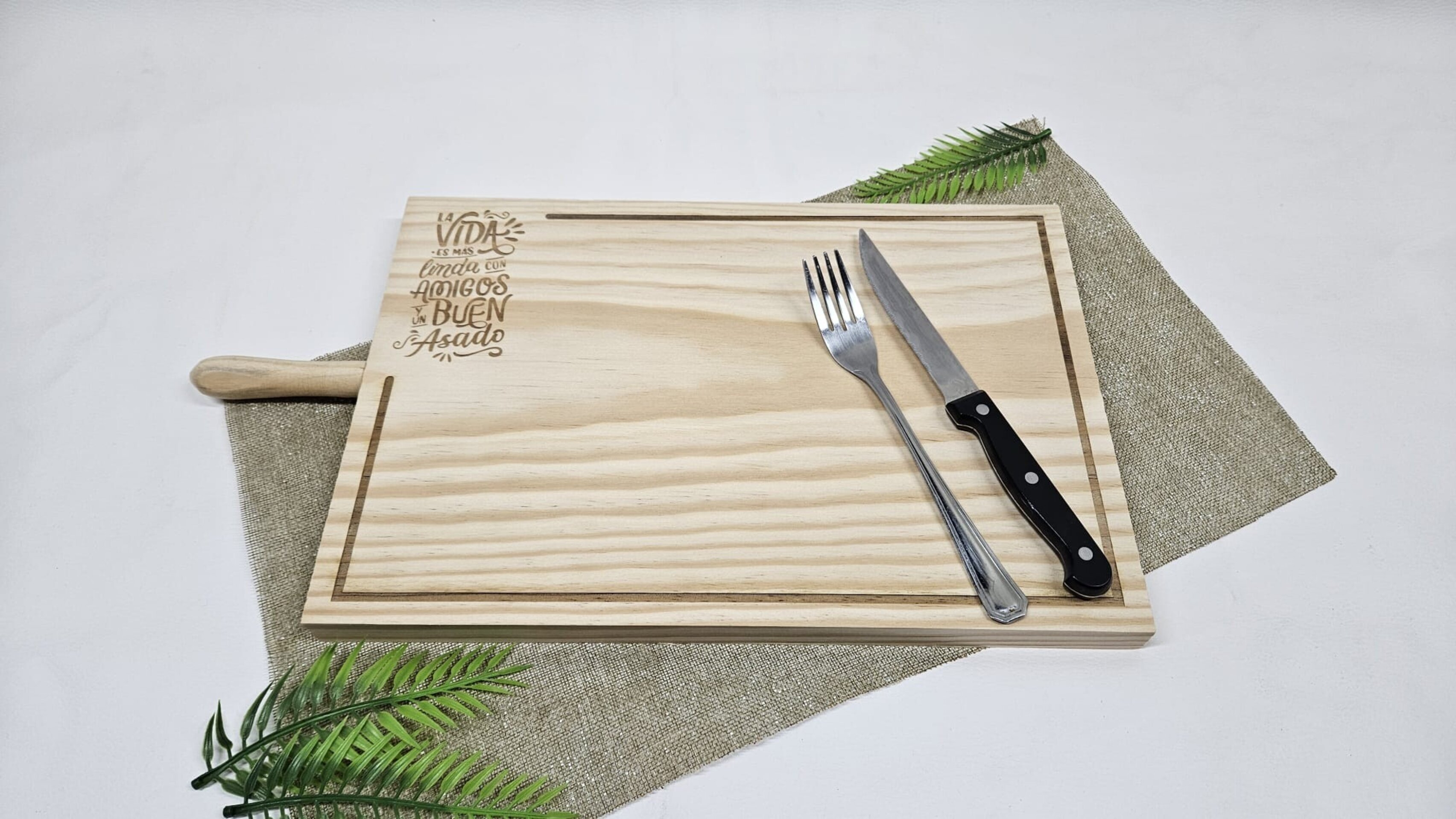 Tabla de corte con Mango. Personalizada: La vida es mas linda.. - 5