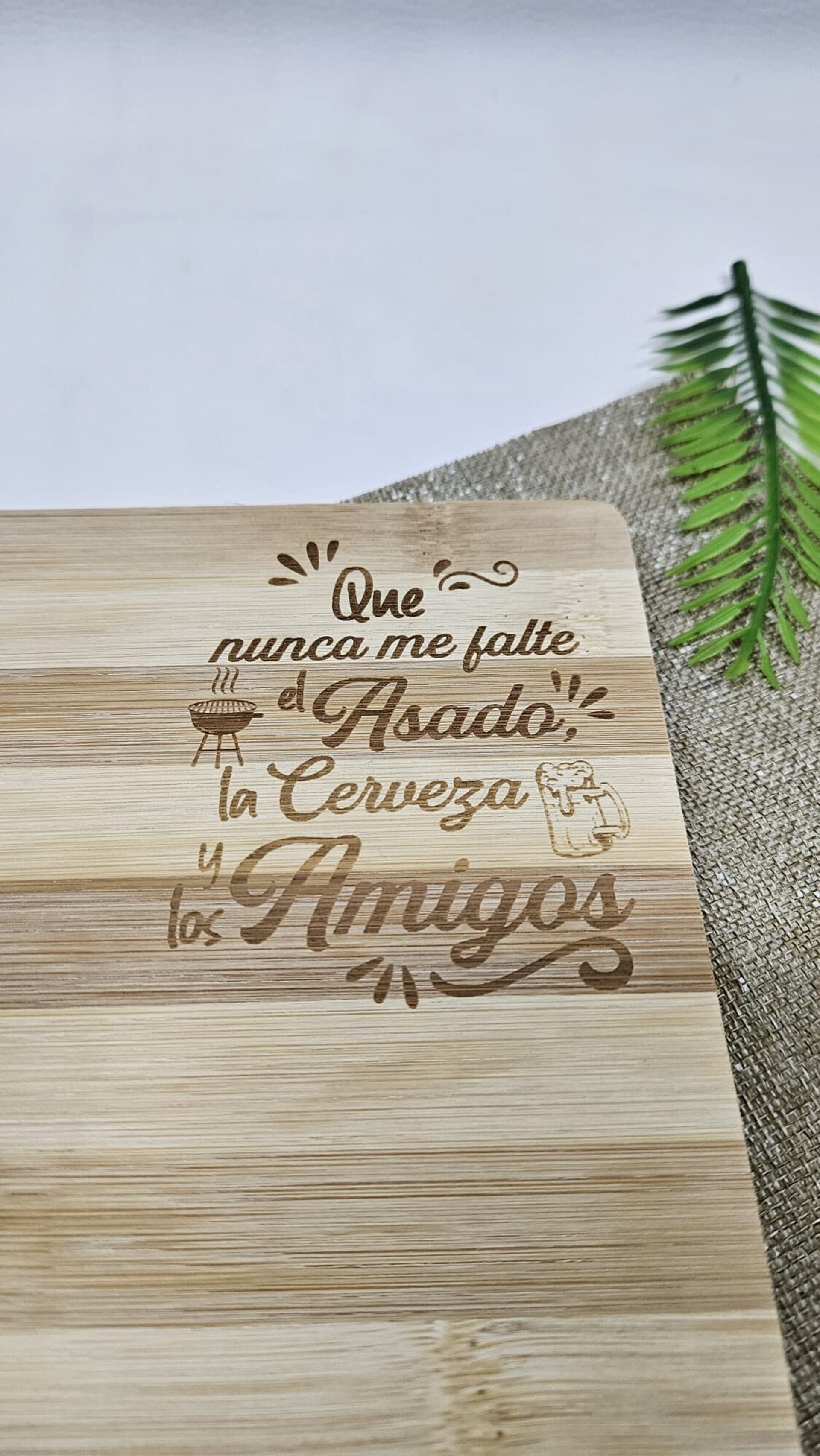 Tabla de corte.  Asado, Cerveza y Amigos - 2